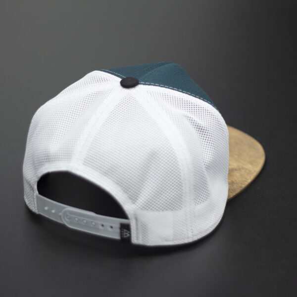 Alternative view of Czapka trucker ciemnozielona – biała siatka / brązowy drewniany daszek (prawdziwe drewno), Jack Headwear, unisex